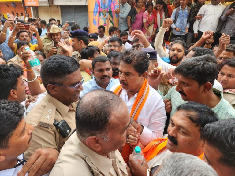 ಹುಬ್ಬಳ್ಳಿಯಲ್ಲಿ ವಿಪಕ್ಷನಾಯಕನ ಬಂಧನ