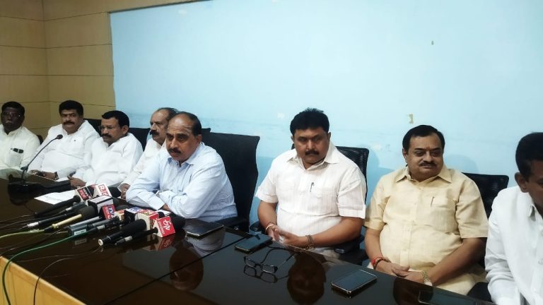 ಜಗದೀಶ ಶೆಟ್ಟರ ಹಿಂದೆ ವೀರಶೈವ ಲಿಂಗಾಯತ ಸಮಾಜವಿಲ್ಲ