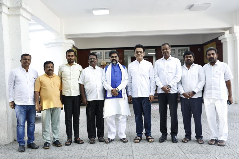 ಬಜೆಟ್ ಮಂಡನೆ ಮುಂದೂಡಲು ಒತ್ತಾಯ