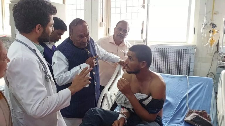 ಬೆಳಗಾವಿಯಲ್ಲಿ ನೈತಿಕ ಪೊಲೀಸ್ ಗಿರಿ: ಗೂಂಡಾಗಳ ಬಂಧನಕ್ಕೆ ಈಶ್ವರಪ್ಪ ಆಗ್ರಹ