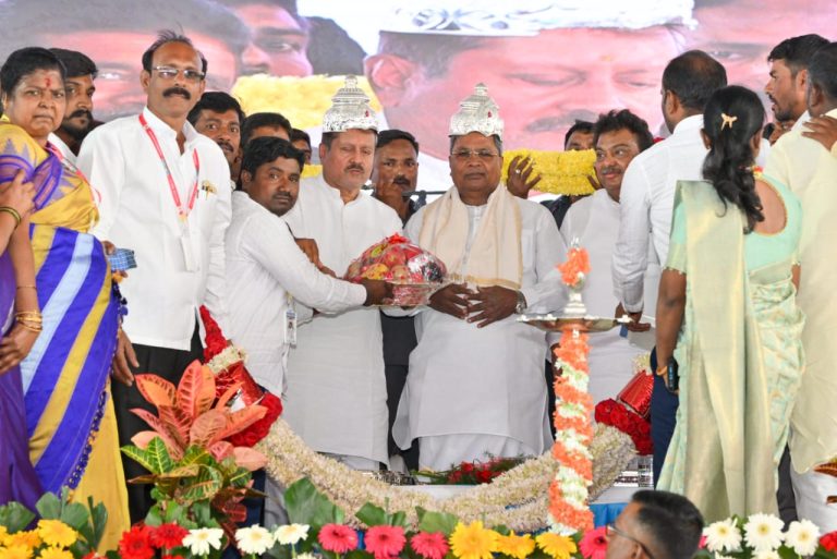 ದುಡಿಯುವವರು ಯಾರೋ, ಕೂತು ತಿನ್ನುವವರು ಇನ್ಯಾರೋ