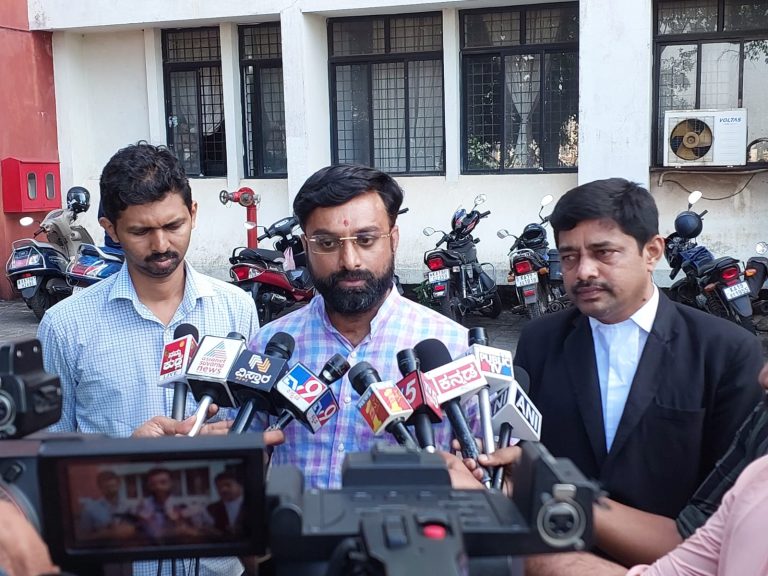 ಡಿ.ಕೆ.ಸುರೇಶ್ ವಿರುದ್ಧ ನ್ಯಾಯಾಲಯಕ್ಕೆ ದೂರು