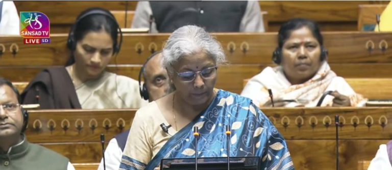 ಮಹಿಳೆ, ಯುವಜನರಿಗೆ ಮಣೆ