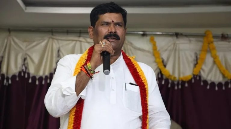 ಖಾಸಗಿ ಶಾಲೆಗಳಲ್ಲಿ ನಾಡಗೀತೆ ವಿವಾದ: ಪ್ರಿಂಟ್​ ಮಿಸ್ಟೇಕ್​ ಎಂದ ಸಚಿವ