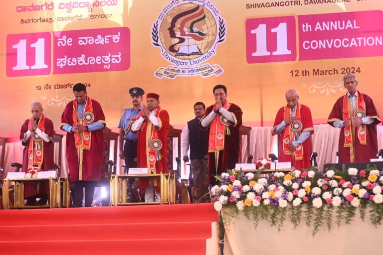 ದಾವಣಗೆರೆ ವಿಶ್ವವಿದ್ಯಾಲಯದ ಘಟಿಕೋತ್ಸವ: ಮೂವರಿಗೆ ಗೌರವ ಡಾಕ್ಟರೇಟ್ ಪದವಿ ಪ್ರದಾನ