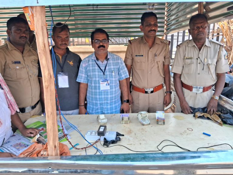 ದಾಖಲೆ ಇಲ್ಲದ ₹ 2,74,000 ನಗದು ವಶಕ್ಕೆ