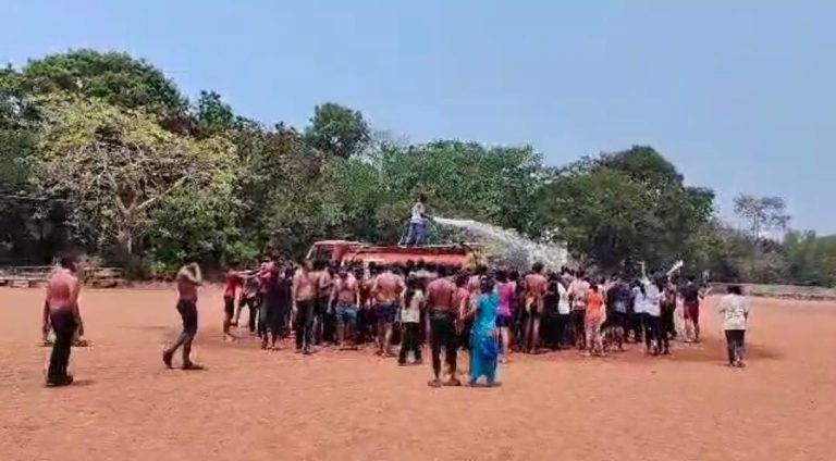 ನೀರು ಪೋಲು ಮಾಡಿ ಹೋಳಿ ಆಚರಣೆ..