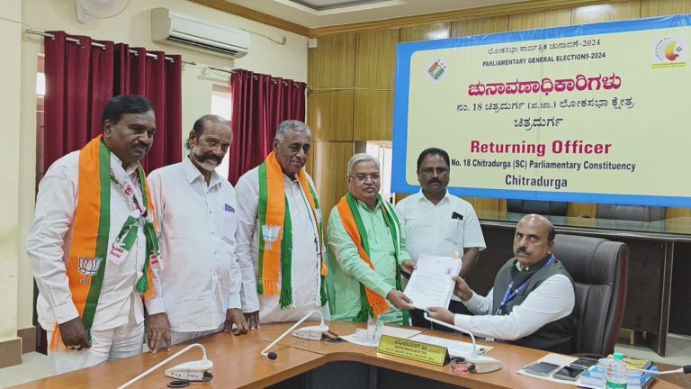 ಗೋವಿಂದ ಕಾರಜೋಳ ವಿನಾಮಪತ್ರ ಸಲ್ಲಿಕೆ