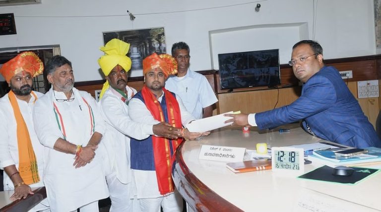 ಬೆಳಗಾವಿ: ಮೃಣಾಲ್ ಹೆಬ್ಬಾಳಕರ ನಾಮಪತ್ರ ಸಲ್ಲಿಕೆ