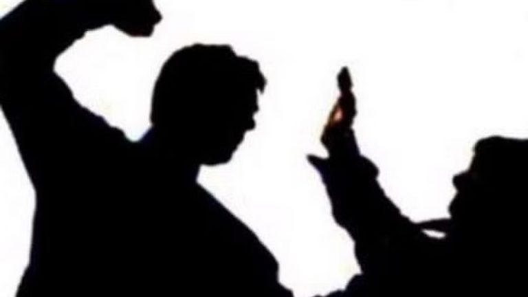 ಬುರ್ಖಾ ಧರಿಸಿ ತಿರುಗುತ್ತಿದವನಿಗೆ ಧರ್ಮ ದೇಟು