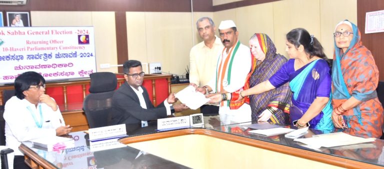 ಹಾವೇರಿ ಕಾಂಗ್ರೆಸ್ ಅಭ್ಯರ್ಥಿ ನಾಮಪತ್ರ ಸಲ್ಲಿಕೆ