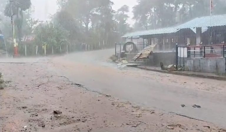 ಗುಡುಗು ಸಹಿತ ಭಾರೀ ಮಳೆ