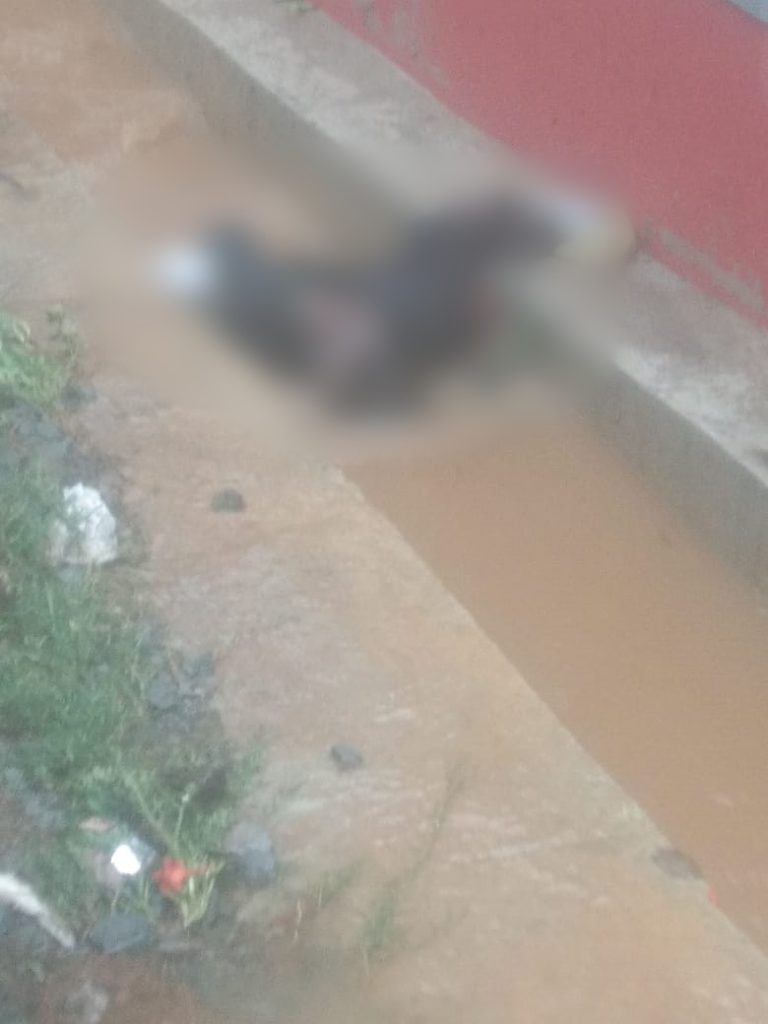 ಮೋರಿಯಲ್ಲಿ ಹರಿದು ಬಂದ ಶವ