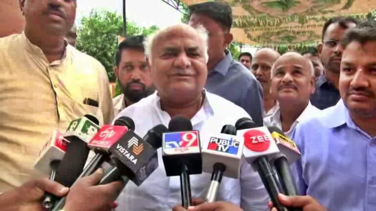 ಸ್ವಾಮೀಜಿ ಮಾತನಾಡಿದರೆ ರಾಜಕಾರಣ ಆಗುತ್ತಾ.?