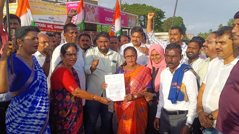 ಕಂಚಿನಡ್ಕ ಟೋಲ್ ತಾತ್ಕಾಲಿಕ ತಡೆ ಆದೇಶ : ಕಾಂಗ್ರೆಸ್ ಕಾರ್ಯಕರ್ತರಿಂದ ಸಂಭ್ರಮಾಚರಣೆ