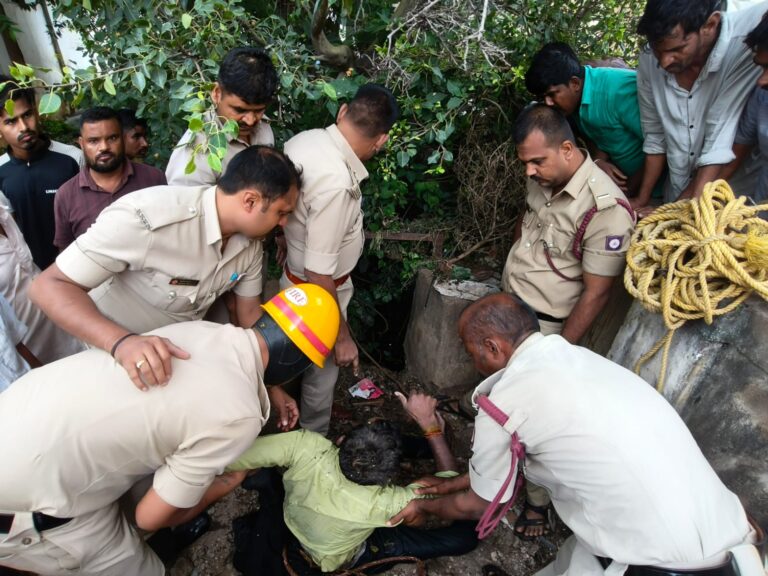 ಬಾವಿಗೆ ಬಿದ್ದಿದ್ದ ವ್ಯಕ್ತಿ ರಕ್ಷಣೆ