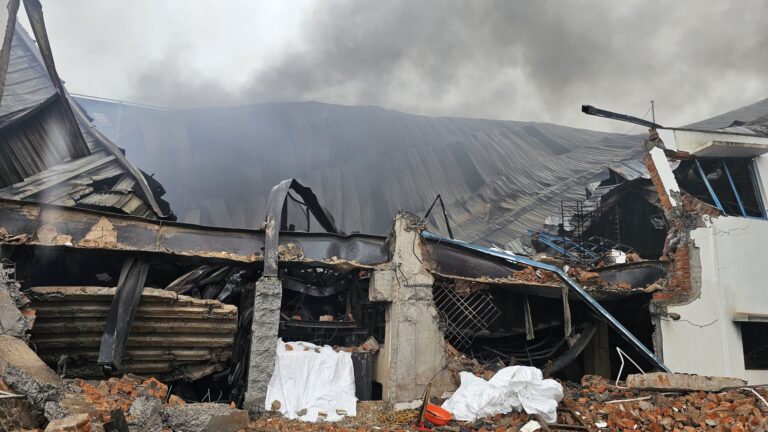 ಸ್ನೇಹಂ ಕಾರ್ಖಾನೆಗೆ ಹಿತಾ ಮೃಣಾಲ್ ಹೆಬ್ಬಾಳಕರ್ ಭೇಟಿ