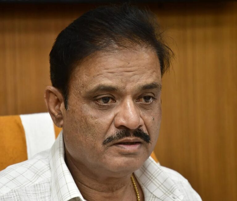 ಡಿಕೆಶಿ ರಾತ್ರಿ 2 ಗಂಟೆಗೆ ಹನಿಟ್ರ್ಯಾಪ್ ಸಭೆ ಮಾಡುತ್ತಾರೆ