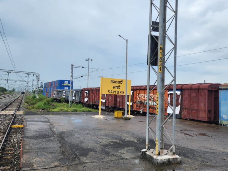 ನೈಋತ್ಯ ರೈಲ್ವೆ ಸರಕು ಸಾಗಾಣಿಕೆಯಲ್ಲಿ ವಿಸ್ತರಣೆ: ಬೆಳಗಾವಿ ಸಾಂಬರೆ ನಿಲ್ದಾಣದಿಂದ ಮೊದಲ ಕಂಟೈನರ್ ಲೋಡ್-ಅನ್‌ಲೋಡ್ ಪ್ರಾರಂಭ