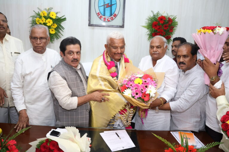 ಹೆಸ್ಕಾಂ ಅಧ್ಯಕ್ಷರಾಗಿ ಖಾದ್ರಿ ಅಧಿಕಾರ ಸ್ವೀಕಾರ