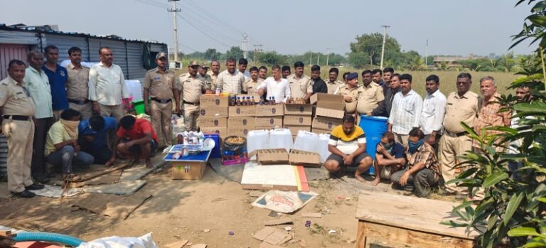 ನಕಲಿ ಮಧ್ಯ ತಯಾರಿಕಾ ಘಟಕದ ಮೇಲೆ ಪೊಲೀಸರಿಂದ ದಾಳಿ