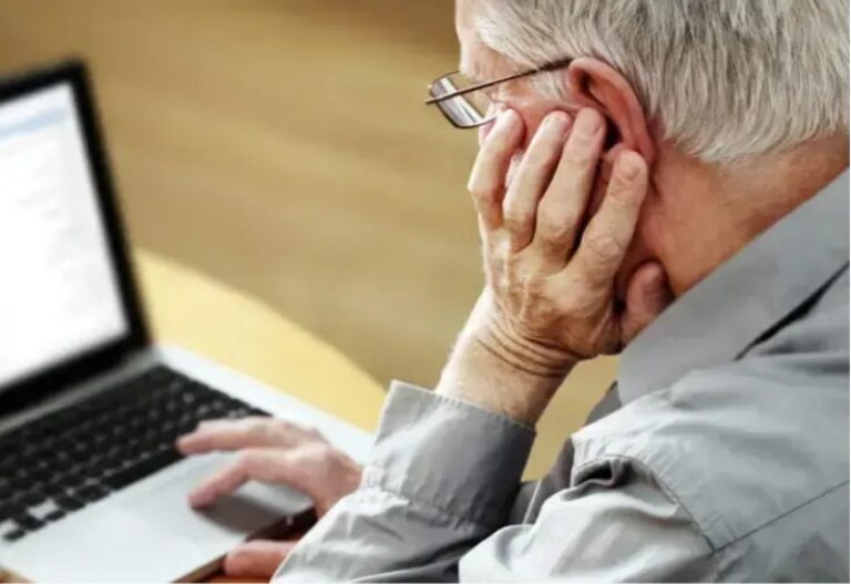 ಆದೇಶ ಧಿಕ್ಕರಿಸಿ ನಿವೃತ್ತ ನೌಕರರ ಮರುನೇಮಕ: ಸಿಎಂಗೆ ಪರೋಕ್ಷ ಸಂದೇಶ