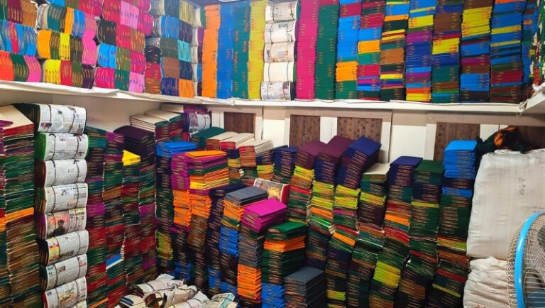 ಸೀರೆ ಉತ್ಪಾದನೆಯಲ್ಲಿ ದಿಢೀರ್ ಕುಸಿತ: ಗೋದಾಮು ಸೇರುತ್ತಿರುವ ಸೀರೆಗಳು