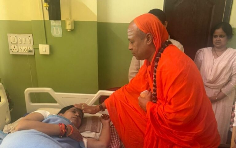 ಹೆಬ್ಬಾಳ್ಕರ್ ಆರೋಗ್ಯ ವಿಚಾರಿಸಿದ ಶಿವಾಚಾರ್ಯ ಮಹಾಸ್ವಾಮಿಗಳು