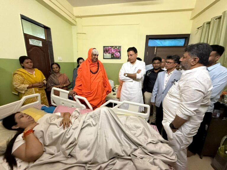 ಸಚಿವೆ ಲಕ್ಷ್ಮೀ ಹೆಬ್ಬಾಳ್ಕರ್‌ ಆರೋಗ್ಯ ವಿಚಾರಿಸಿದ ಸುತ್ತೂರು ಶ್ರೀ, ಸುರ್ಜೆವಾಲಾ, ಡಿಕೆಶಿ