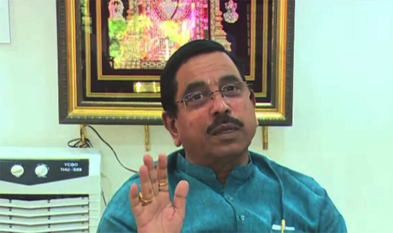 ಯುದ್ಧಕ್ಕೆ ಸಿದ್ಧ ಎಂದ ಜಮೀರ್‌ಗೆ ಸುಮ್ಮನಿದ್ದರೆ ಸಾಕು ಎಂದ ಜೋಶಿ