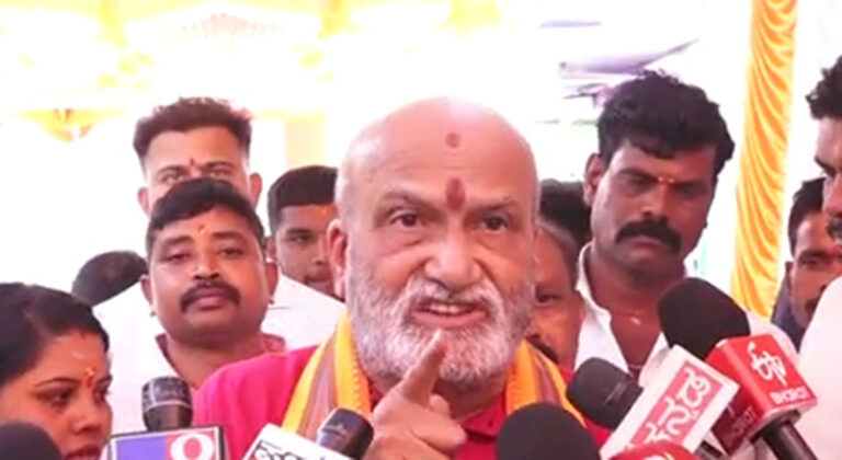 ಕಾಂಗ್ರೆಸ್ ಕುಮ್ಮಕ್ಕಿನಿಂದ ಕಲ್ಲು ತೂರಾಟ