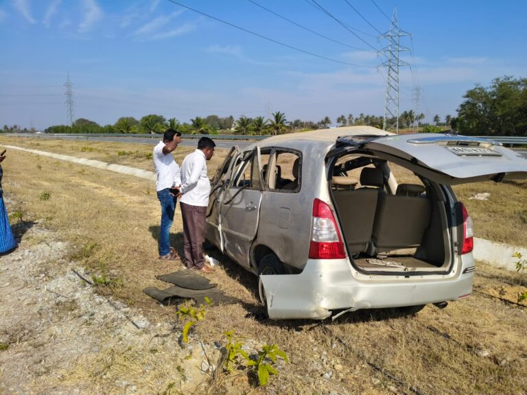ಇನ್ನೋವಾ ಕಾರಿಗೆ ಬೈಕ್‌ ಡಿಕ್ಕಿ: ನಾಲ್ವರು ಸ್ಥಳದಲ್ಲೇ ಸಾವು