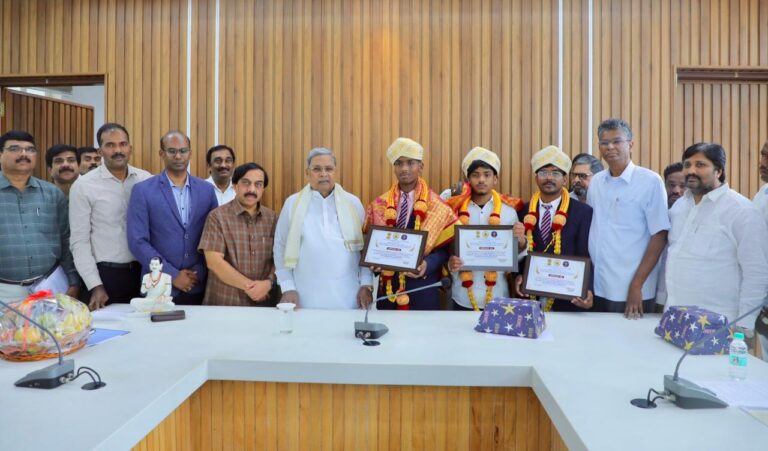 ರಾಷ್ಟ್ರ ಮಟ್ಟದಲ್ಲಿ  ಪ್ರಥಮ ಸ್ಥಾನ ಪಡೆದ ವಿದ್ಯಾರ್ಥಿಗಳಿಗೆ ಮುಖ್ಯಮಂತ್ರಿಯಿಂದ ಸನ್ಮಾನ, ಬಹುಮಾನ
