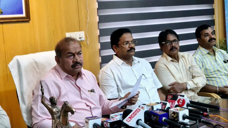 ಭಯೋತ್ಪಾದಕರನ್ನು ಸಮರ್ಥಿಸಿಕೊಳ್ಳುವವರಿಗೆ ಮೊದಲು ಗುಂಡಿಕ್ಕಿ