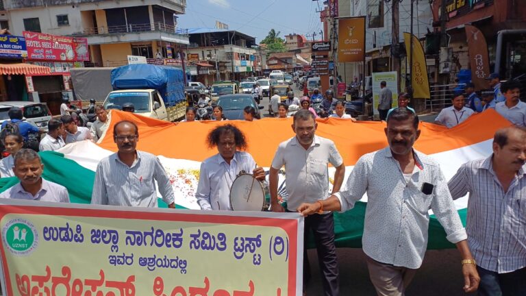 ಬೃಹತ್‌ ಧ್ವಜ ಮೆರವಣಿಗೆ ಮೂಲಕ ಸೇನೆ ಸಿಂದೂರ ವಿಜಯೋತ್ಸವ