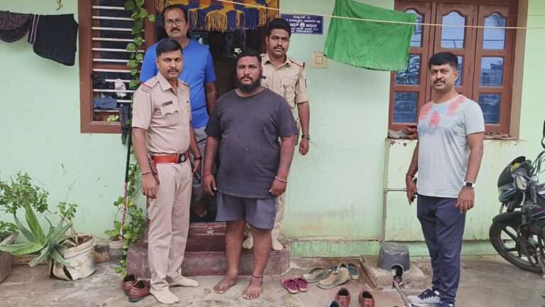 ಬೆಳ್ಳಂಬೆಳಗ್ಗೆ ರೌಡಿಶೀಟರ್‌ಗಳಿಗೆ ನಡುಕು ಹುಟ್ಟಿಸಿದ ಪೊಲೀಸರು