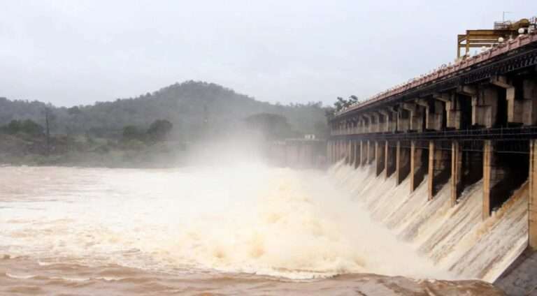 ಕೃಷ್ಣ ನದಿಗೆ ಇಳಿಯದಂತೆ ಎಚ್ಚರಿಕೆ