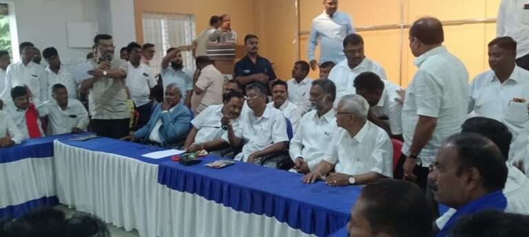 ಸತೀಶ್ ಜಾರಕಿಹೊಳಿ ಭವಿಷ್ಯದಲ್ಲಿ ಸಿಎಂ ಸ್ಥಾನ ಅಲಂಕರಿಸಲಿ ಸತೀಶ್ ಜಾರಕಿಹೊಳಿ ಭವಿಷ್ಯದಲ್ಲಿ ಸಿಎಂ ಸ್ಥಾನ ಅಲಂಕರಿಸಲಿ