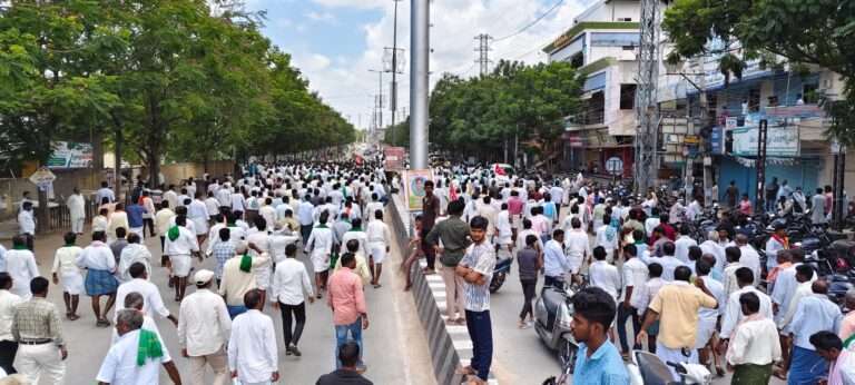 ಜೋಳ ಖರೀದಿ ಆರಂಭಿಸಲು ಒತ್ತಾಯಿಸಿ ಸಿಂಧನೂರು ಬಂದ್: ಅಭೂತಪೂರ್ವ ಬೆಂಬಲ