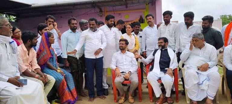 ಐಪಿಎಲ್ ವಿಜಯೋತ್ಸವ ಕಾಲ್ತುಳಿತದಲ್ಲಿ ಮೃತಪಟ್ಟ ಶಿವಲಿಂಗನ ಮನೆಗೆ ಛಲುವಾದಿ ಭೇಟಿ