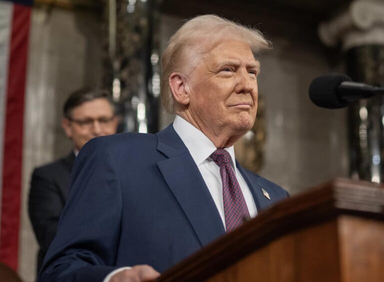 ಸಂಪಾದಕೀಯ: ಟ್ರಂಪ್ ಸುಂಕ ಸಮರ ಭಾರತಕ್ಕೆ ತಲೆನೋವು ಸಂಪಾದಕೀಯ: ಟ್ರಂಪ್ ಸುಂಕ ಸಮರ ಭಾರತಕ್ಕೆ ತಲೆನೋವು