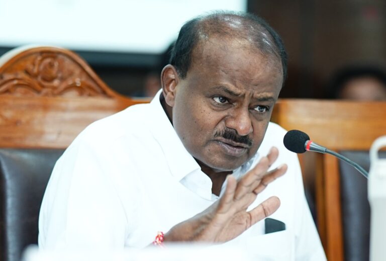 ನ್ಯಾಯಾಂಗ ನಿಂದನೆ ಕೇಸ್ ವಿಚಾರಣೆಗೆ ಸುಪ್ರೀಂಕೋರ್ಟ್ ತಡೆ: ಎಚ್ಡಿಕೆಗೆ ರಿಲೀಫ್ ನ್ಯಾಯಾಂಗ ನಿಂದನೆ ಕೇಸ್ ವಿಚಾರಣೆಗೆ ಸುಪ್ರೀಂಕೋರ್ಟ್ ತಡೆ: ಎಚ್ಡಿಕೆಗೆ ರಿಲೀಫ್