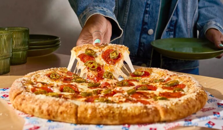 ವೆಜ್ ಪಿಜ್ಜಾ ಹೇಳಿದ್ದವನಿಗೆ ನಾನ್ವೆಜ್ ಪಿಜ್ಜಾ ತಿನಿಸಿದ ಡೊಮಿನೊಸ್: 50 ಸಾವಿರ ದಂಡ! ವೆಜ್ ಪಿಜ್ಜಾ ಹೇಳಿದ್ದವನಿಗೆ ನಾನ್ವೆಜ್ ಪಿಜ್ಜಾ ತಿನಿಸಿದ ಡೊಮಿನೊಸ್: 50 ಸಾವಿರ ದಂಡ!