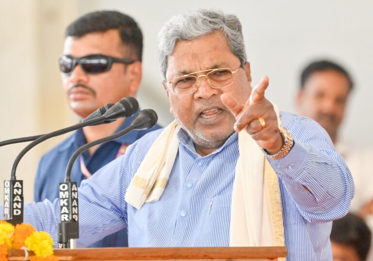 ಬಹಿರಂಗ ಚರ್ಚೆಗೆ ಬನ್ನಿ: ತವರು ನೆಲದಲ್ಲಿ ಸವಾಲು ಹಾಕಿದ ಸಿದ್ದರಾಮಯ್ಯ