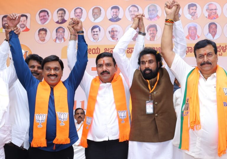 ರೆಡ್ಡಿ-ರಾಮುಲು ಒಗ್ಗಟ್ಟು ಪ್ರದರ್ಶನ: ಮುನಿಸು ಮರೆತು ಒಂದಾದ ಸ್ನೇಹಿತರು