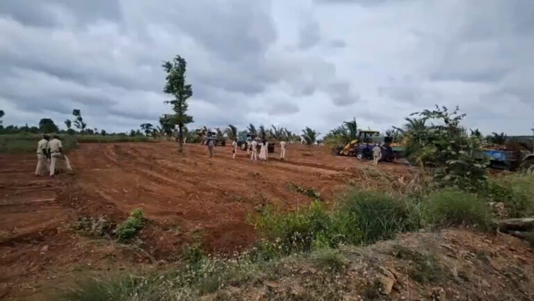 ತುಮಕೂರು: 300 ಎಕರೆ ಅರಣ್ಯ ಭೂಮಿ ಒತ್ತುವರಿ ತೆರವು