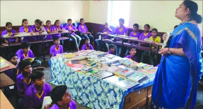 ಶಾಲೆಯಲ್ಲಿ ಅರ್ಧವೃತ್ತಾಕಾರ ತರಗತಿ, ಕರ್ನಾಟಕವೇ ಮಾದರಿ