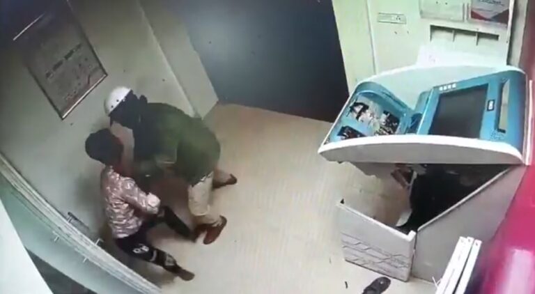 ಬಳ್ಳಾರಿ: ಎಟಿಎಂನಲ್ಲಿ ದರೋಡೆಗೆ ಯತ್ನ, ಲೈವ್‌ನಲ್ಲೇ ಕಳ್ಳನ ಸೆರೆ