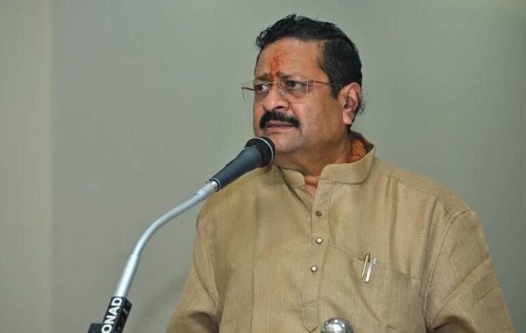 ಡಿಕೆಶಿ ಒಂದು ಕಾಲು ಬಿಜೆಪಿಯಲ್ಲಿ ಇಟ್ಟಿದ್ದು ಸರ್ಕಾರ ರಚನೆಗೆ ಮುಂದಾಗಿದ್ದರೆ: ಯತ್ನಾಳ್