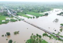 ಬೆಳಗಾವಿ: ಪೂರ್ಣ ಮುಳುಗಿದ ಲೋಳಸೂರ ಸೇತುವೆ, ಡಿಸಿ ಭೇಟಿ